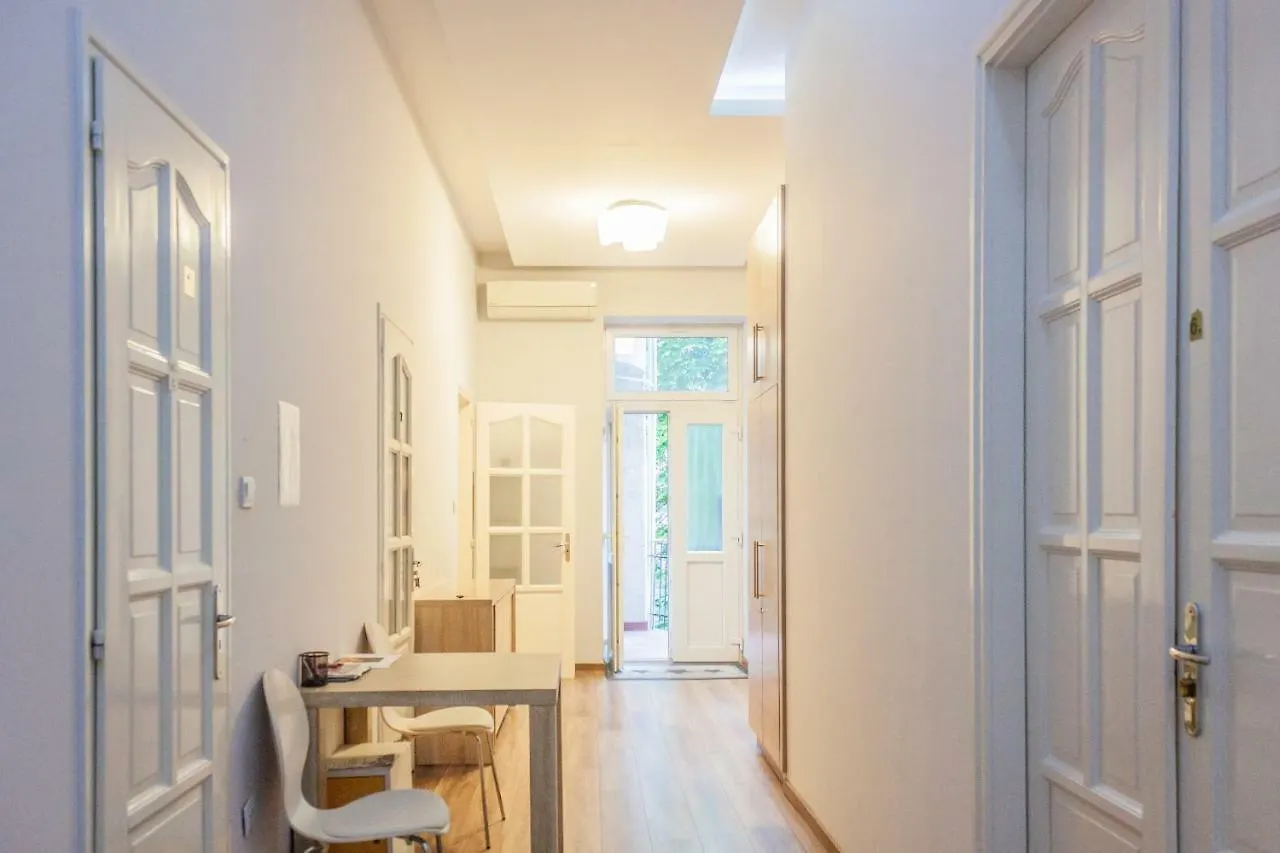 B&B Loyal Apartment 부다페스트 헝가리